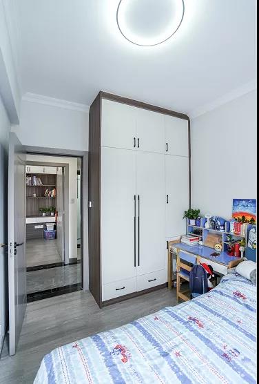 100㎡三居室，打造現(xiàn)代風生活的高雅與舒適